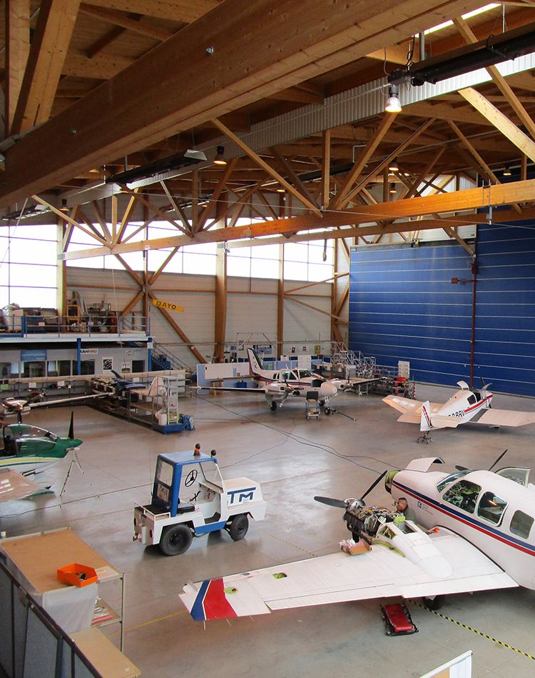 Aircraft maintenance hangar